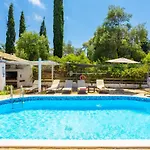 Villa Mavrikia *